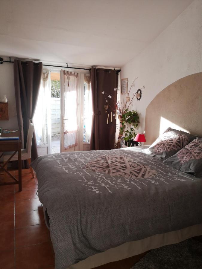 La Colombe Bed and Breakfast Tourrettes Esterno foto