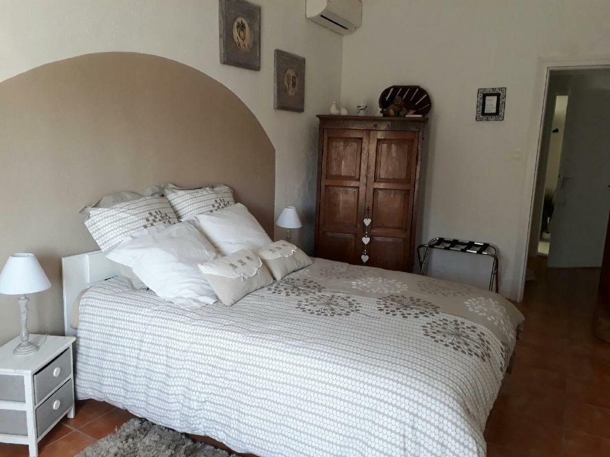 La Colombe Bed and Breakfast Tourrettes Esterno foto